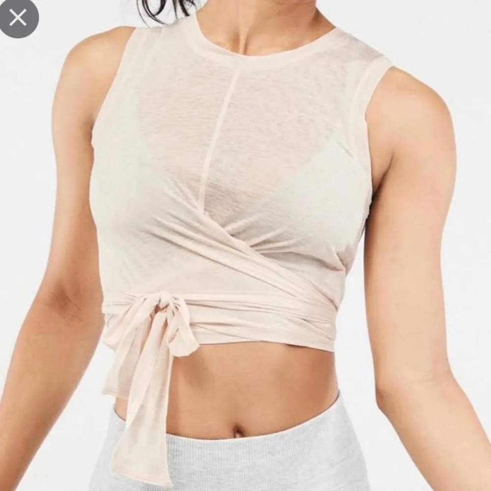 Fabletics Exercise Shirt - Picture 5 of 5